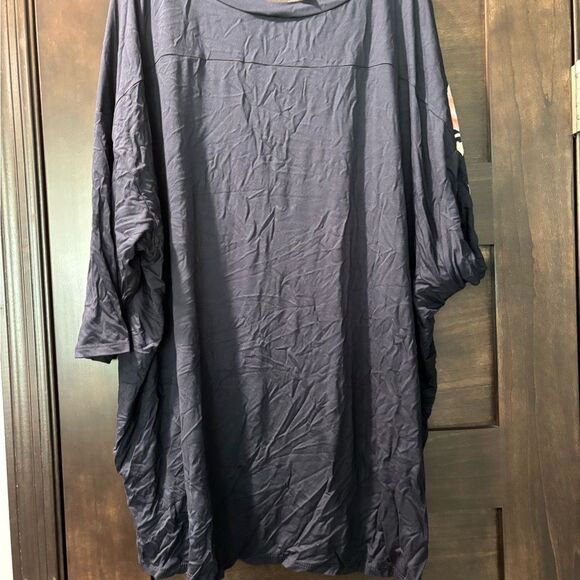 NWT Honeyme Navy and Pink Short Sleeve Blouse - Picture 3 of 3